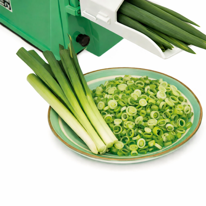 Round-cut green scallion slices beside the SY-1608 feed chute