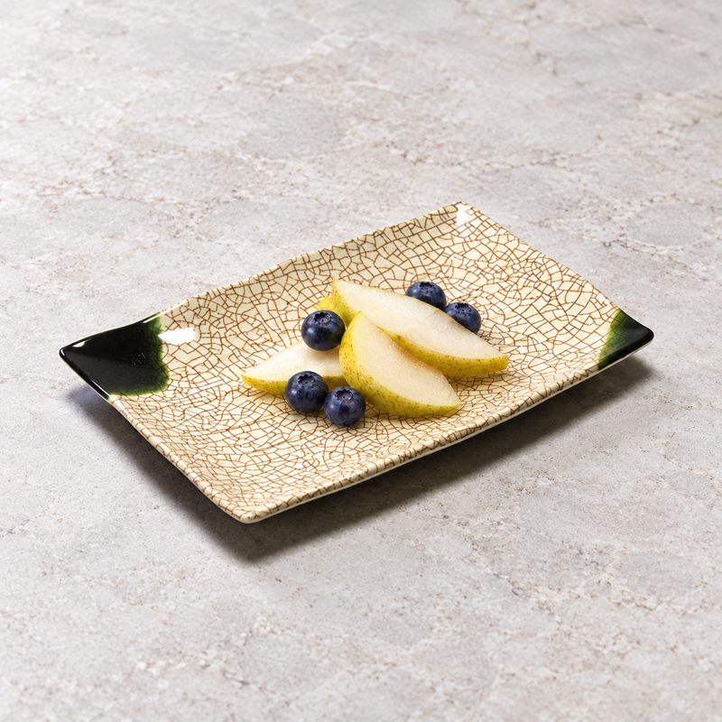 511-O Oribe melamine plate with pear wedges and blueberries