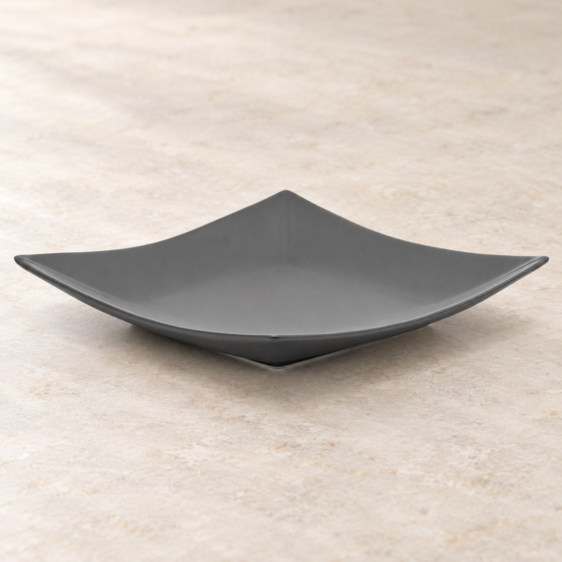 DB210-B black square plate viewed from a low angle on a tabletop