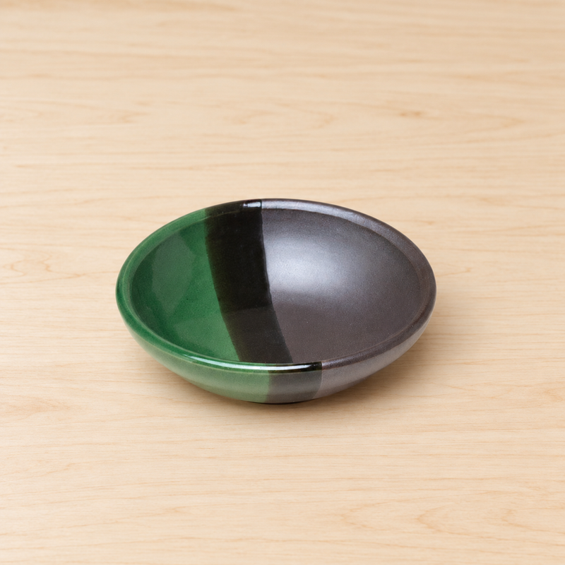 KP21-G porcelain dipping dish on a wood tabletop