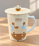 PC12-2 giraffe mug with lid on a wooden table