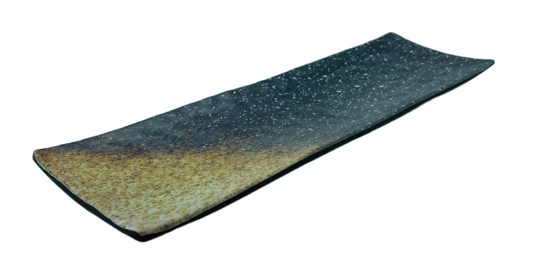 Angled view of the long YG-5014SP melamine plate showing its lifted ends