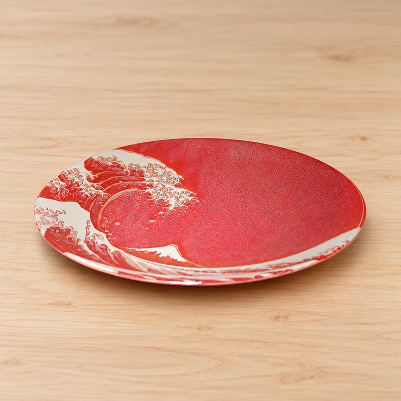 YG212-RWV red wave-pattern ceramic plate in a neutral tabletop setting