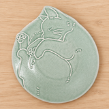 YG25-MBL ceramic plate in a neutral tabletop setting