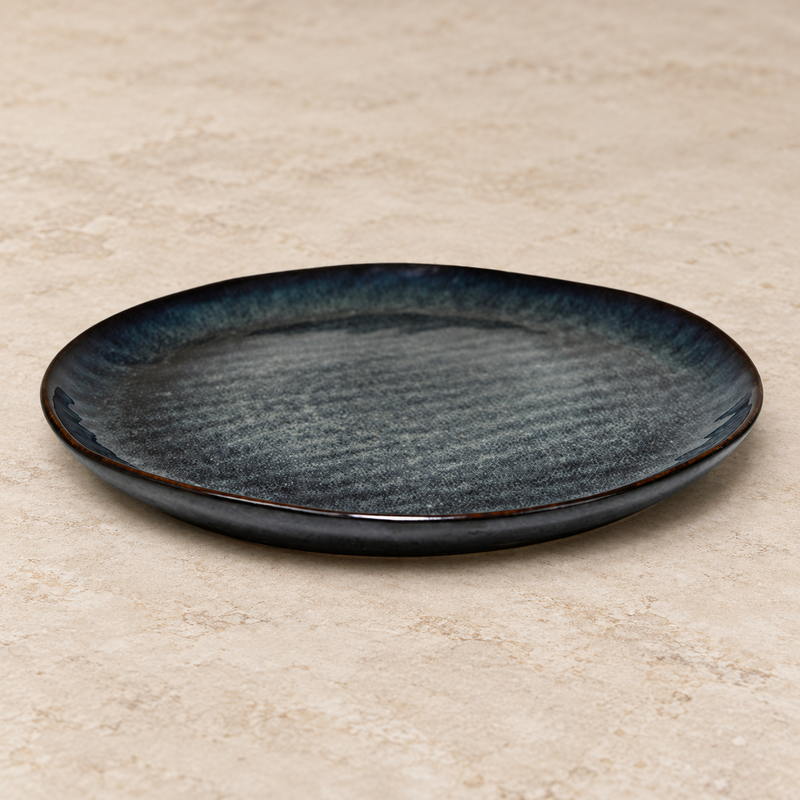 9" Obsidian Ceramic Round Plate — A Flexible Mid-Size Setting