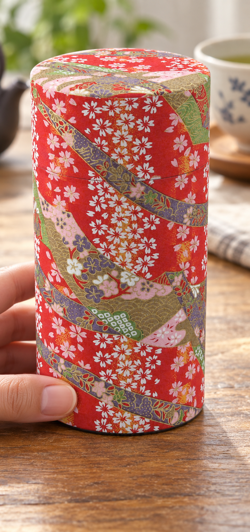 TCY397 — The patterned canister in hand
