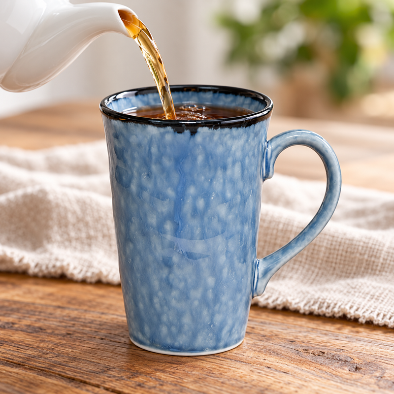pt17-bl — Pouring into the tapered mug