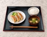 DJ-TY-A-45 black-and-red lacquer tray carrying a plated lunch setting