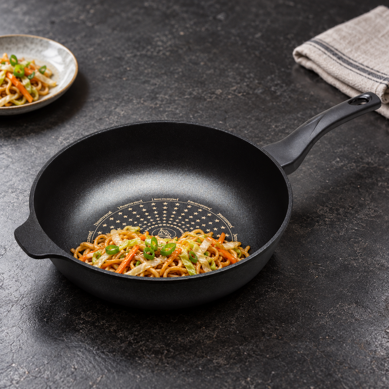 12.5" (32 cm) Diamond Nonstick Cast Aluminum Wok Pan — Diamond nonstick construction