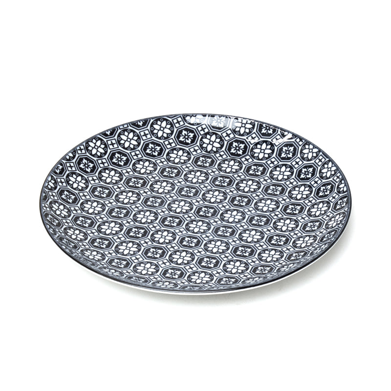 8" Round Plate, Black — Grid Patterned Flowers Design