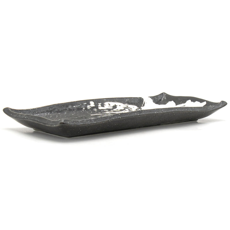 Low side profile of the R215-B ceramic serving plate