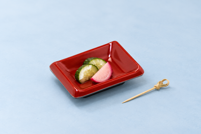 310-BR black and red serving suggestion 2
