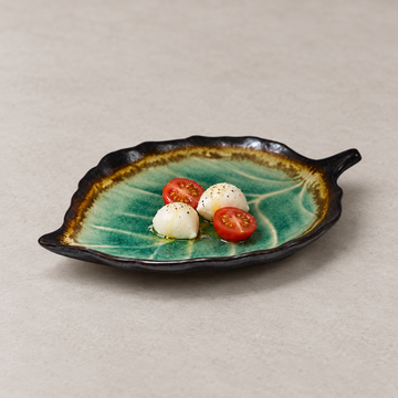 8" x 5.5" x 1"H LEAF PLATE Emerald — serving context