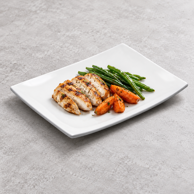 Sliced chicken, green beans and roasted vegetables on the white A0879 plate