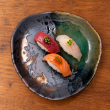 IM385-IK in a wood tabletop serving setting