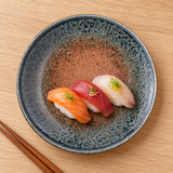 K210-SKC brown and blue-gray crackle-glaze ceramic plate with nigiri