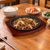 NTP-04 round iron steak plate with wood base — sliced beef serving suggestion