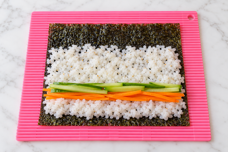 U-5211 sushi rolling mat with rice and fillings