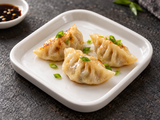 YG-405SW white melamine plate with savory food presentation