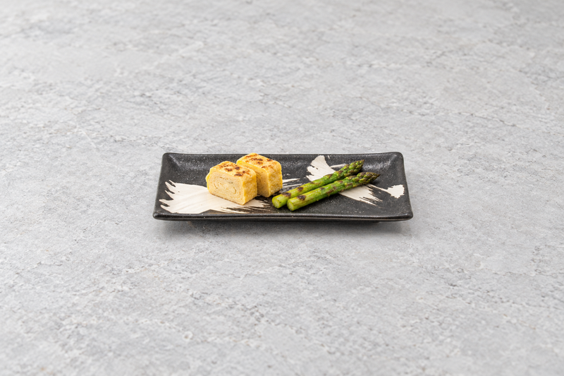R285-B ceramic plate with tamagoyaki and asparagus on a gray table