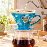 SFD1-7100 patterned coffee dripper brewing into a separate glass server