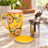 SM13-5315 tea mug with lid and removable strainer during loose-leaf preparation