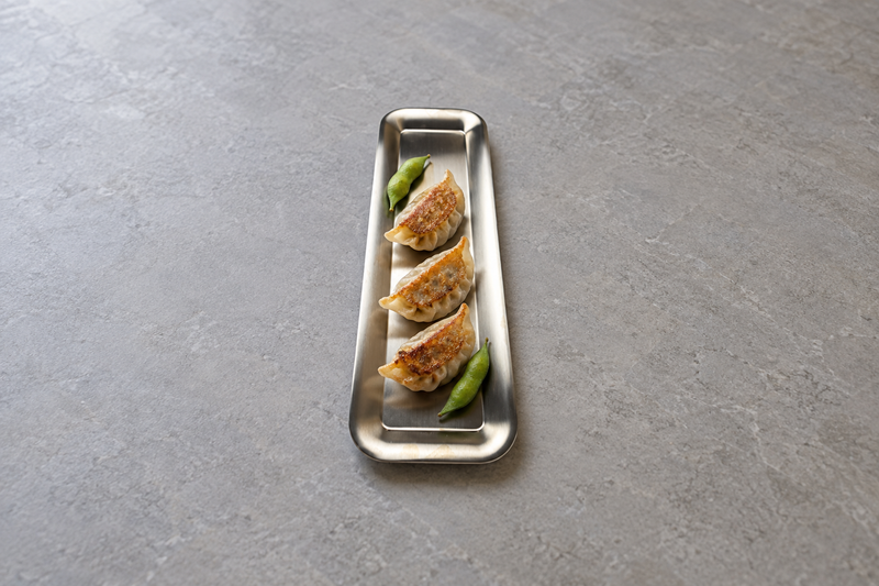 SSG-JQ-REP-40 — Keep the sides of the arrangement uncluttered