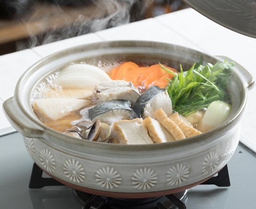 D8-M coordinated donabe table setting