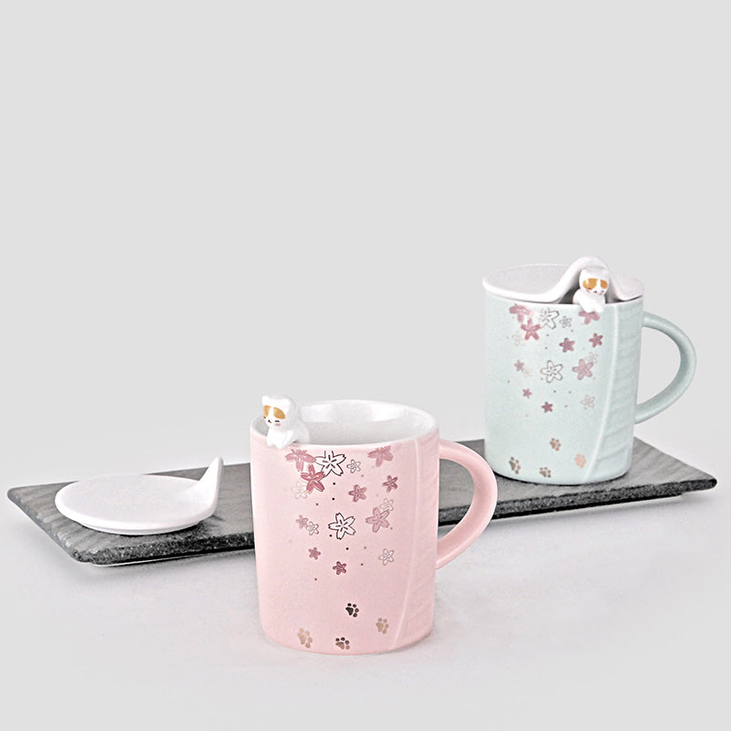 PC40-1 — An open cup and separate lid