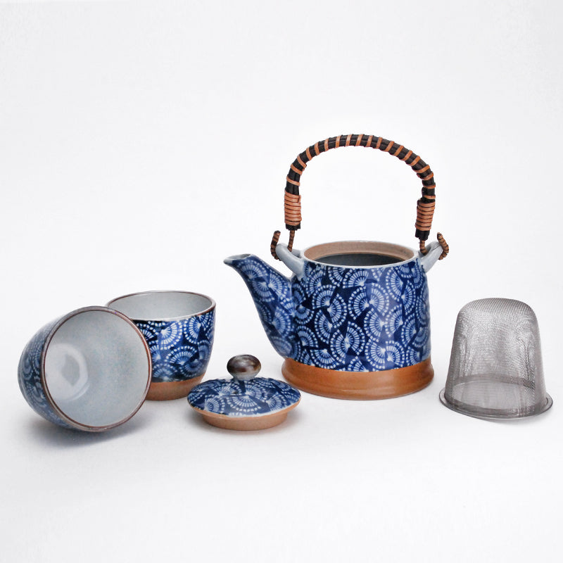 H2-19-11 — The open pot and separate strainer