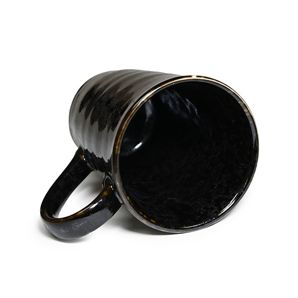 Interior and rim view of the tall black mug