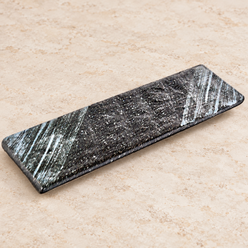 JX215-G gray plate in a tabletop setting