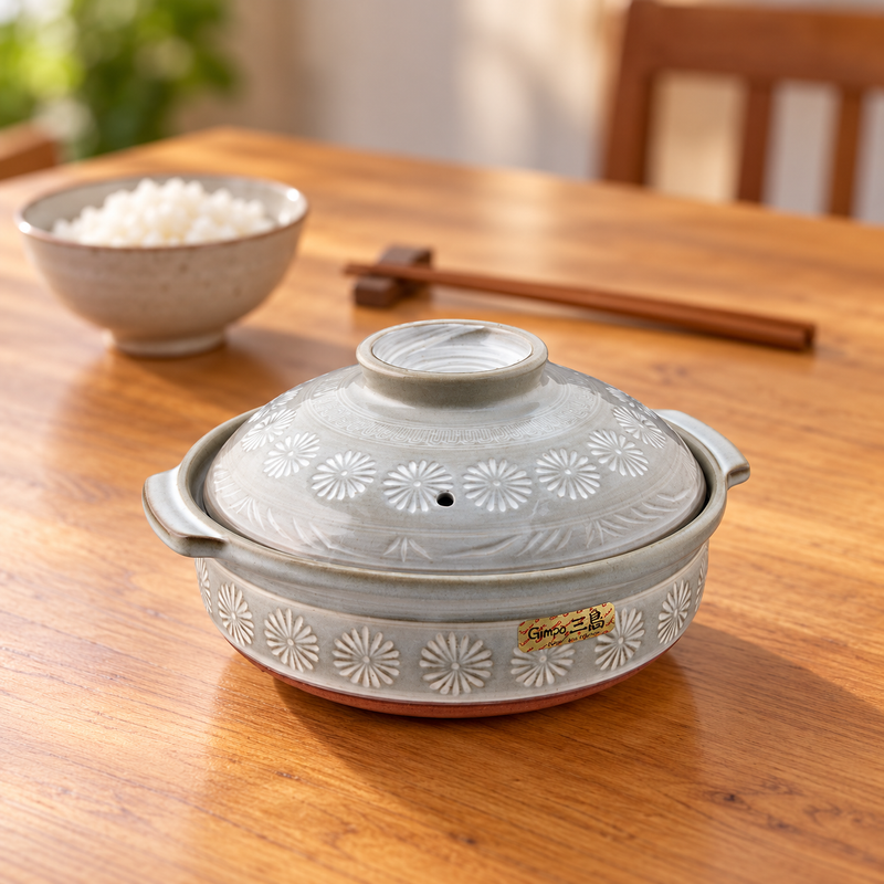 D6-M donabe in a dining setting