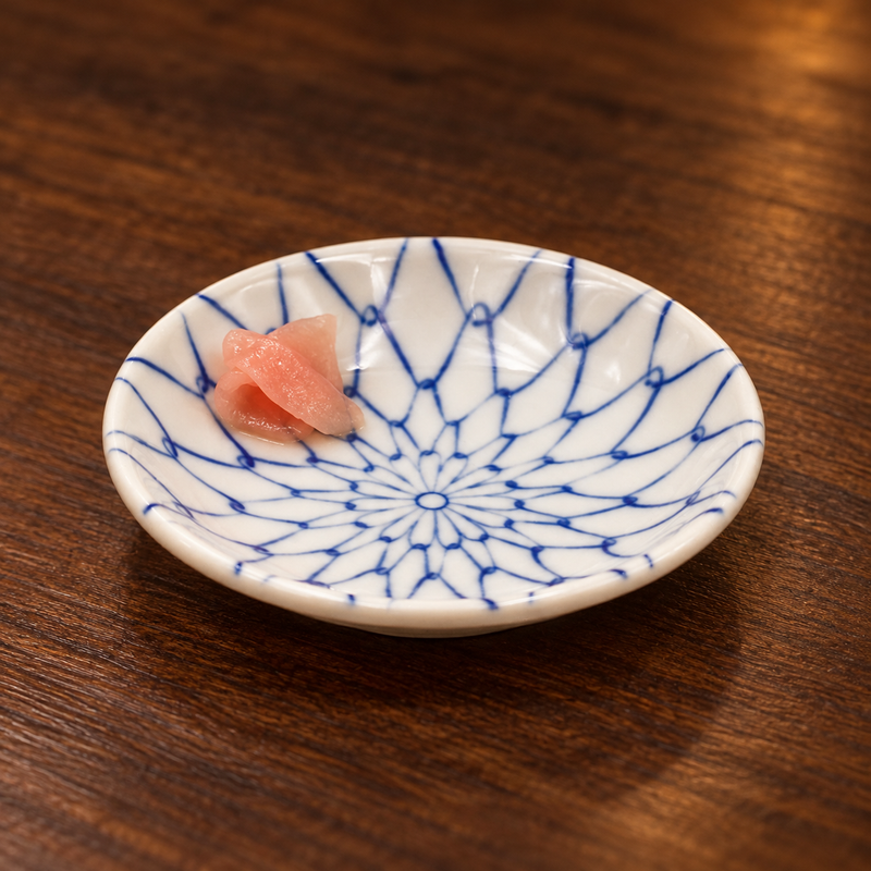 KN235-N blue and white net-pattern dipping dish with a little pink pickled ginger
