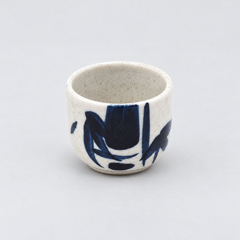 Alternate view of the KY8-B ceramic sake cup and its bold blue bamboo pattern