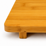 DJ-WDGT27 bamboo serving board, close detail of the rounded front corner and short support