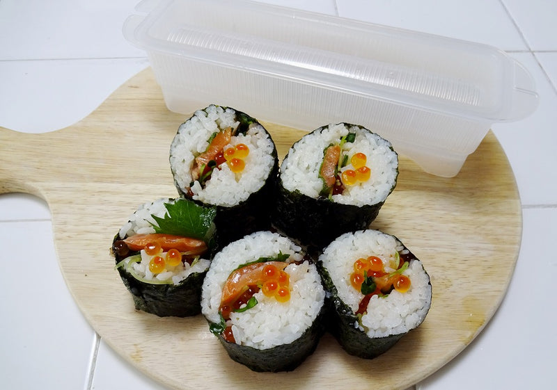 Official KK-282 mold beside a finished futomaki serving example