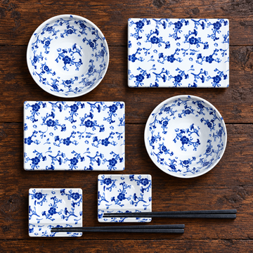 SU1-PU blue floral set with two plates, two bowls, two dishes and two chopstick pairs on wood