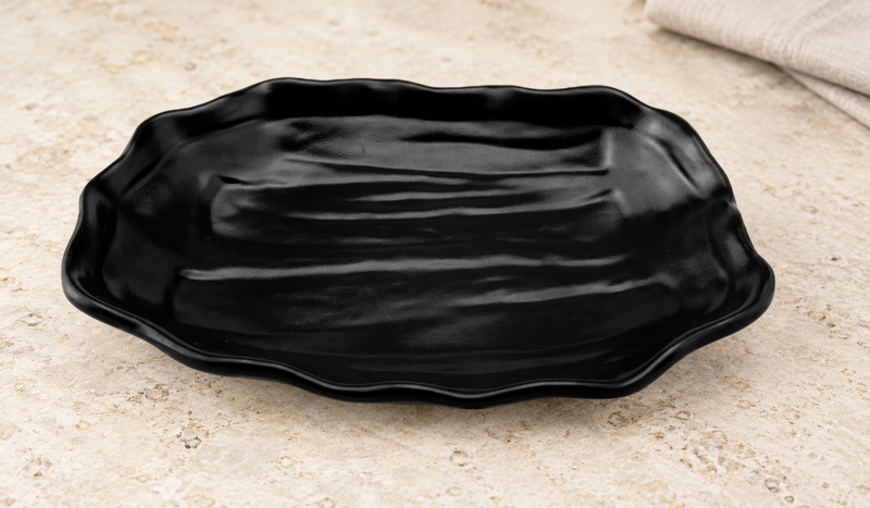 YG-5708MB black rippled melamine plate on a dining table