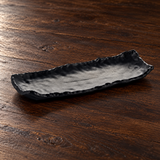 YG-5113MB irregular black platter, on a wooden table
