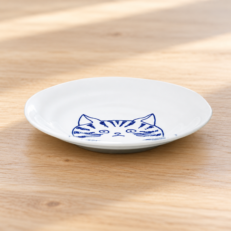 YG265-CT4 blue and white tabby cat ceramic plate — table setting