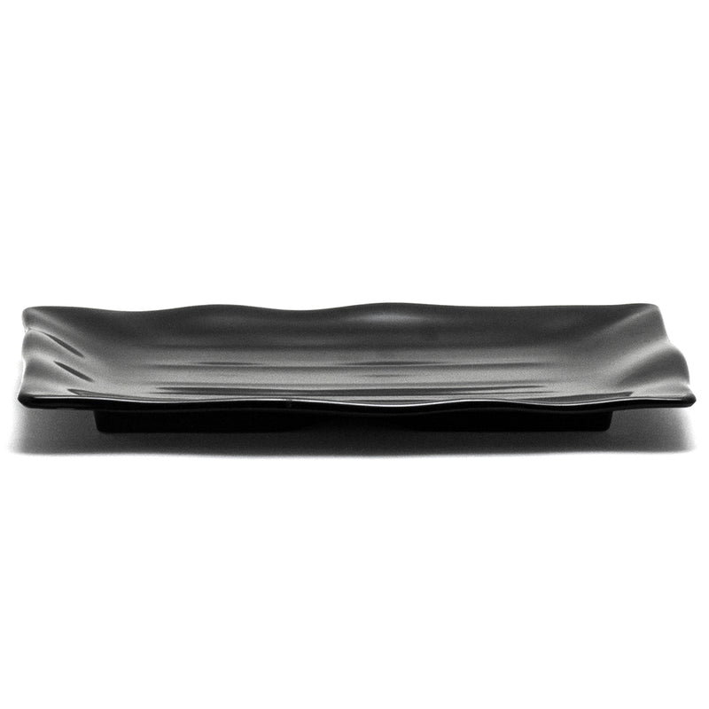 Side view of the black rectangular melamine plate
