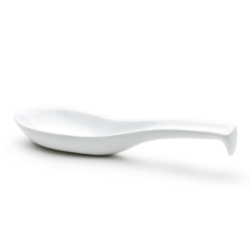 A5217 — A restrained white place-setting utensil