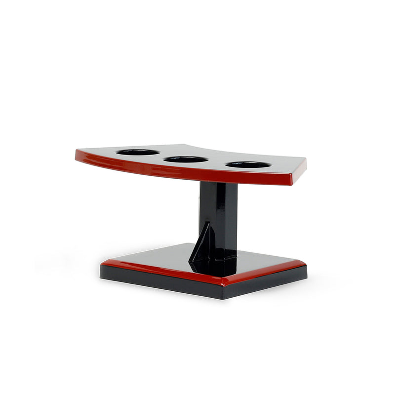 Front profile of WO302 showing its pedestal and base